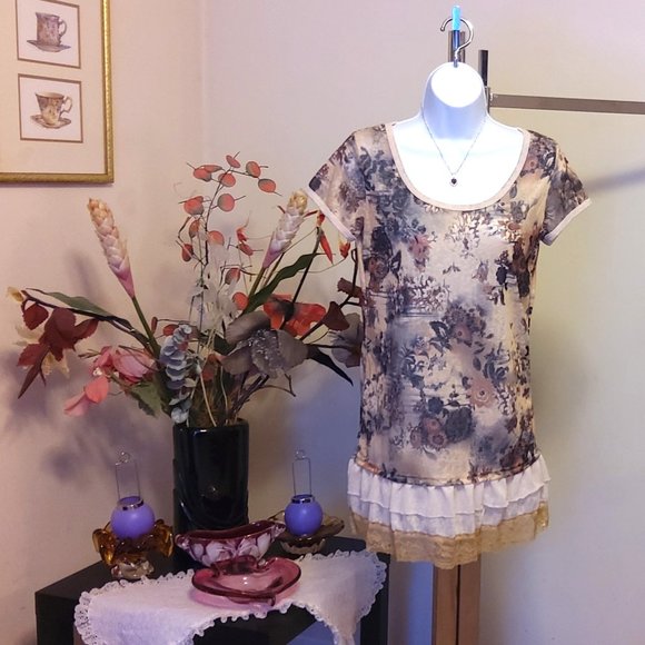 NWT Women’s Chic Beautiful Floral Printed Short Sleeve Scoop Neck Blouse Top - Picture 1 of 6